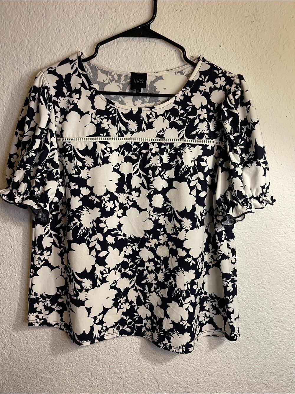 W5 Black and White Floral Puff Sleeve Blouse
